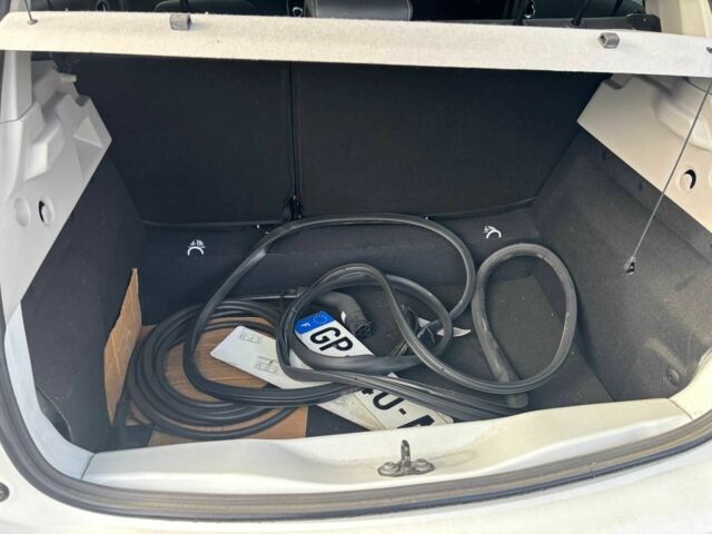 Рено Зое 2023 в Тернополе на Automoto.ua Белый Рено Зое, объемом двигателя 0 л и пробегом 30 тыс. км за 12222 $, фото 18 на Automoto.ua