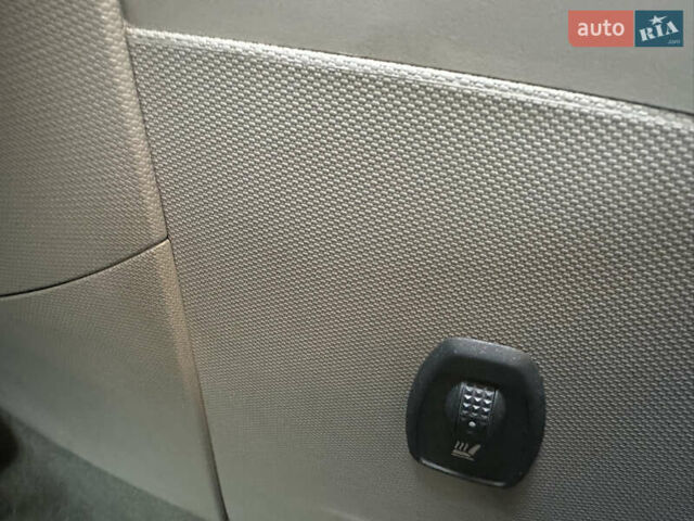 Бежевий Рено Зое, об'ємом двигуна 0 л та пробігом 80 тис. км за 7100 $, фото 9 на Automoto.ua