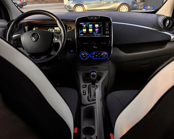 Бежевый Рено Зое, объемом двигателя 0 л и пробегом 77 тыс. км за 7199 $, фото 18 на Automoto.ua