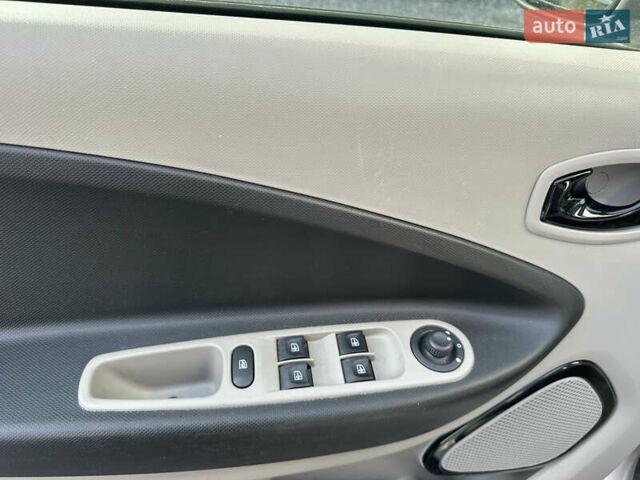 Бежевий Рено Зое, об'ємом двигуна 0 л та пробігом 80 тис. км за 7100 $, фото 13 на Automoto.ua