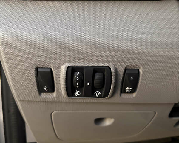 Бежевый Рено Зое, объемом двигателя 0 л и пробегом 77 тыс. км за 7199 $, фото 14 на Automoto.ua