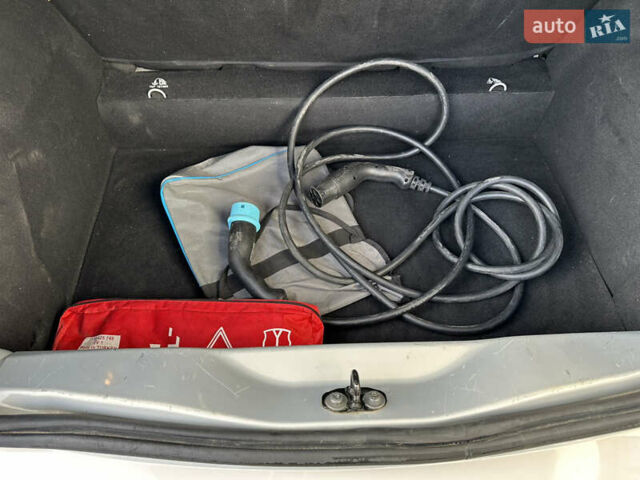 Бежевий Рено Зое, об'ємом двигуна 0 л та пробігом 80 тис. км за 7100 $, фото 15 на Automoto.ua