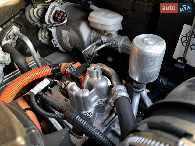 Бежевый Рено Зое, объемом двигателя 0 л и пробегом 70 тыс. км за 12900 $, фото 99 на Automoto.ua