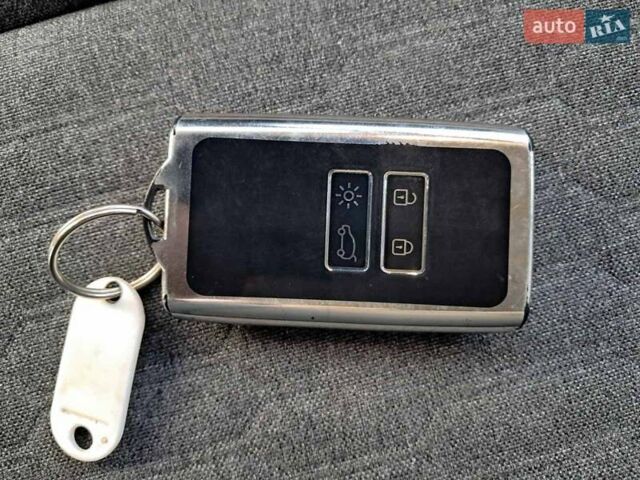 Бежевый Рено Зое, объемом двигателя 0 л и пробегом 70 тыс. км за 12900 $, фото 18 на Automoto.ua