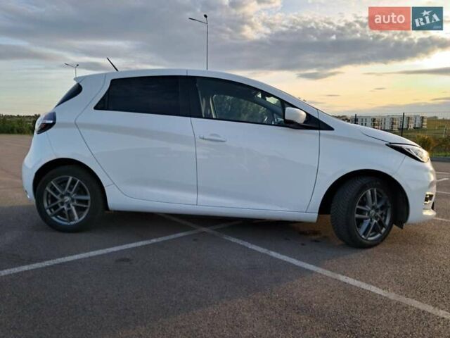 Бежевый Рено Зое, объемом двигателя 0 л и пробегом 70 тыс. км за 12900 $, фото 118 на Automoto.ua