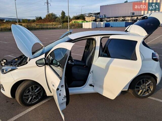 Бежевый Рено Зое, объемом двигателя 0 л и пробегом 70 тыс. км за 12900 $, фото 112 на Automoto.ua