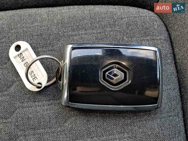 Бежевый Рено Зое, объемом двигателя 0 л и пробегом 70 тыс. км за 12900 $, фото 19 на Automoto.ua