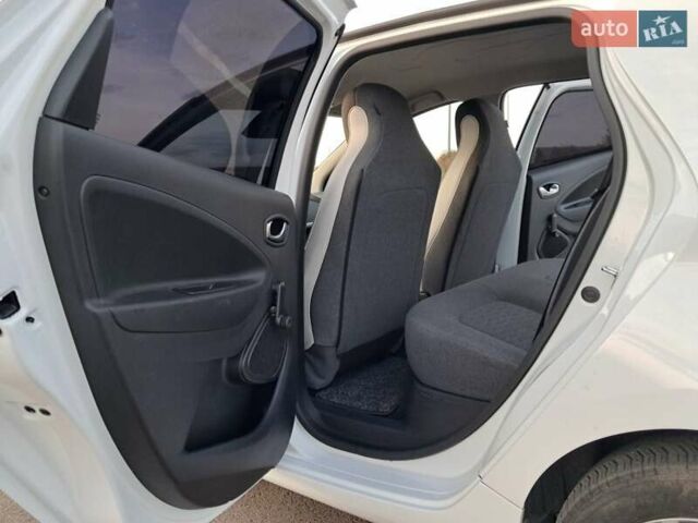 Бежевый Рено Зое, объемом двигателя 0 л и пробегом 70 тыс. км за 12900 $, фото 54 на Automoto.ua
