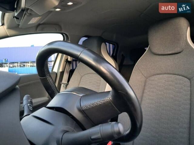 Бежевый Рено Зое, объемом двигателя 0 л и пробегом 70 тыс. км за 12900 $, фото 31 на Automoto.ua