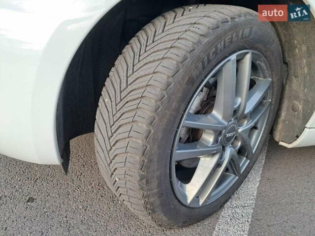 Бежевый Рено Зое, объемом двигателя 0 л и пробегом 70 тыс. км за 12900 $, фото 49 на Automoto.ua