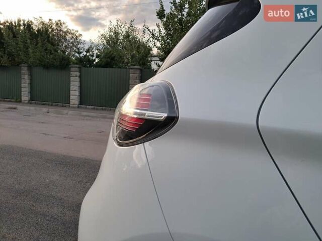Бежевый Рено Зое, объемом двигателя 0 л и пробегом 70 тыс. км за 12900 $, фото 6 на Automoto.ua