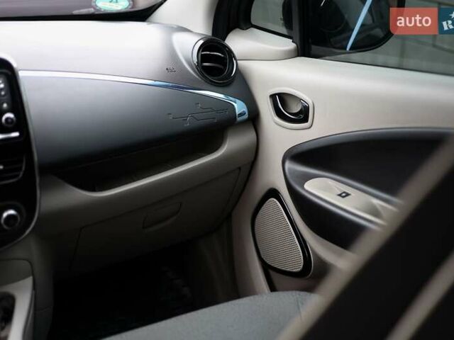 Черный Рено Зое, объемом двигателя 0 л и пробегом 110 тыс. км за 6800 $, фото 24 на Automoto.ua