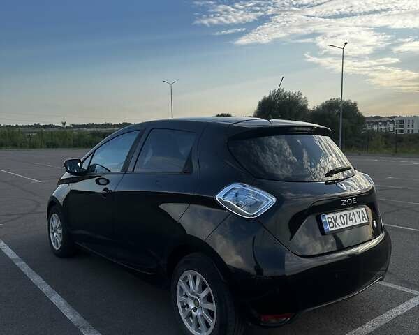 Черный Рено Зое, объемом двигателя 0 л и пробегом 120 тыс. км за 7200 $, фото 1 на Automoto.ua
