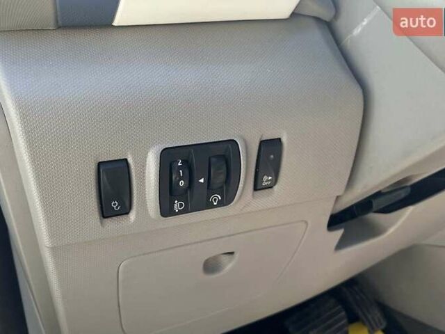 Черный Рено Зое, объемом двигателя 0 л и пробегом 113 тыс. км за 6800 $, фото 10 на Automoto.ua