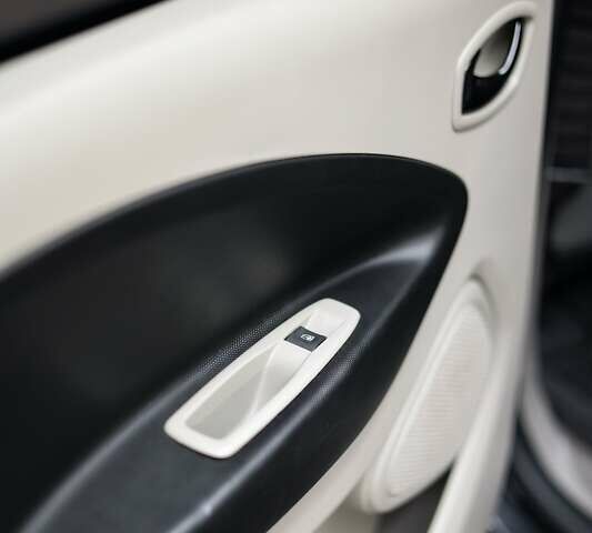 Черный Рено Зое, объемом двигателя 0 л и пробегом 110 тыс. км за 6800 $, фото 33 на Automoto.ua