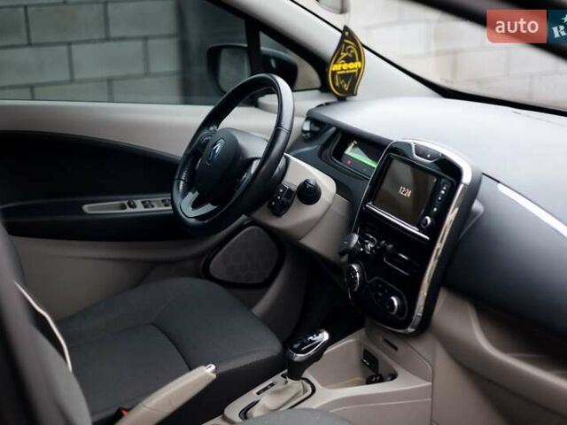 Черный Рено Зое, объемом двигателя 0 л и пробегом 110 тыс. км за 6800 $, фото 19 на Automoto.ua