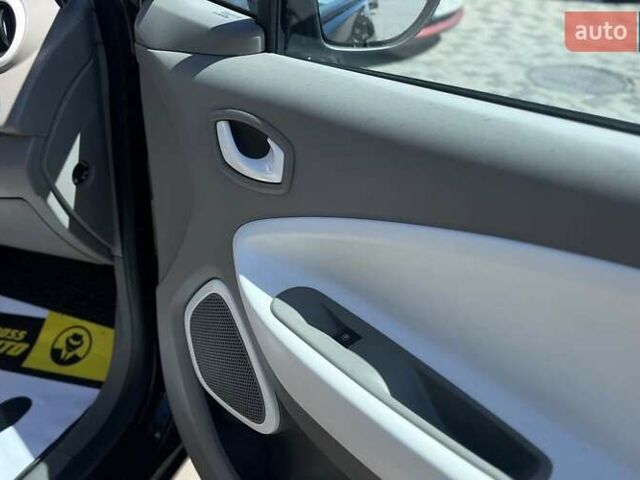 Черный Рено Зое, объемом двигателя 0 л и пробегом 113 тыс. км за 6800 $, фото 24 на Automoto.ua