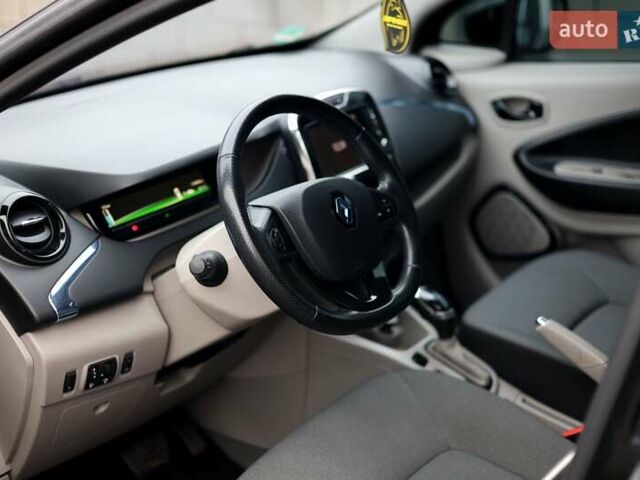 Черный Рено Зое, объемом двигателя 0 л и пробегом 110 тыс. км за 6800 $, фото 16 на Automoto.ua