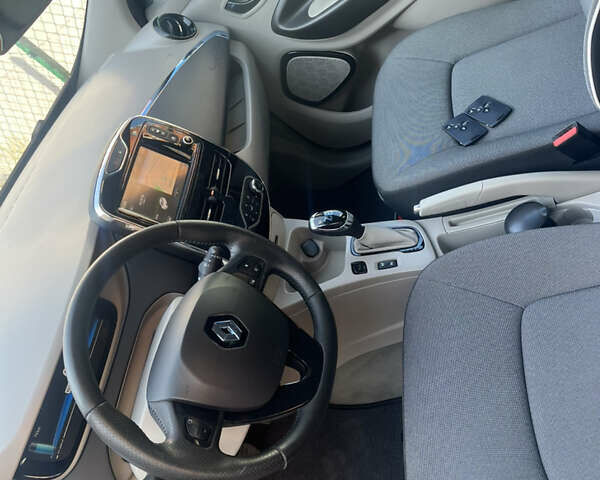 Чорний Рено Зое, об'ємом двигуна 0 л та пробігом 157 тис. км за 5999 $, фото 9 на Automoto.ua
