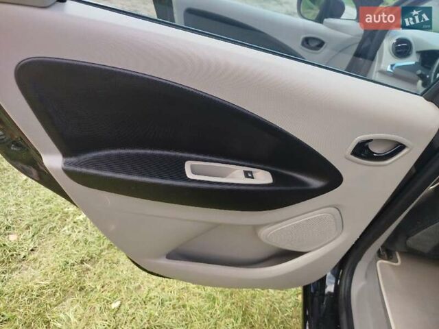 Черный Рено Зое, объемом двигателя 0 л и пробегом 59 тыс. км за 7200 $, фото 28 на Automoto.ua