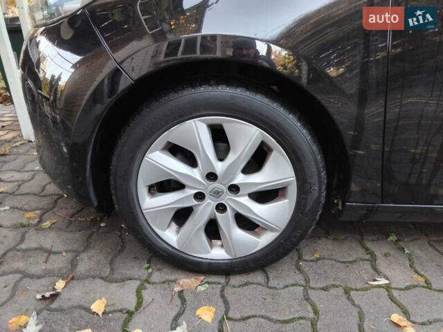 Черный Рено Зое, объемом двигателя 0 л и пробегом 97 тыс. км за 6500 $, фото 6 на Automoto.ua