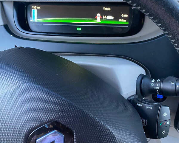 Чорний Рено Зое, об'ємом двигуна 0 л та пробігом 149 тис. км за 6300 $, фото 4 на Automoto.ua