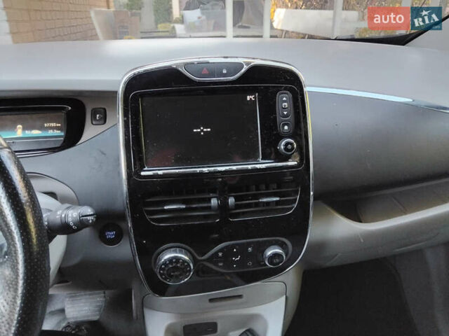 Черный Рено Зое, объемом двигателя 0 л и пробегом 97 тыс. км за 6500 $, фото 4 на Automoto.ua