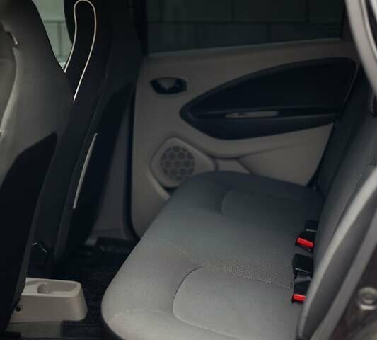 Черный Рено Зое, объемом двигателя 0 л и пробегом 110 тыс. км за 6800 $, фото 35 на Automoto.ua