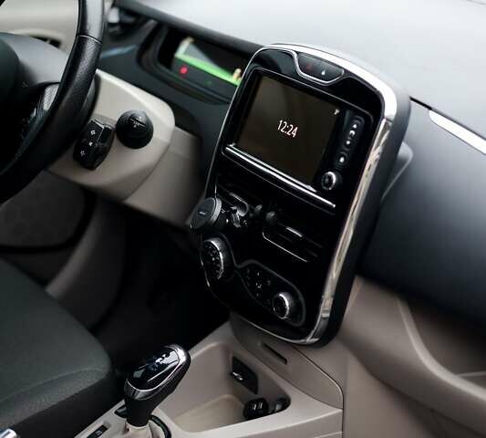 Черный Рено Зое, объемом двигателя 0 л и пробегом 110 тыс. км за 6800 $, фото 20 на Automoto.ua