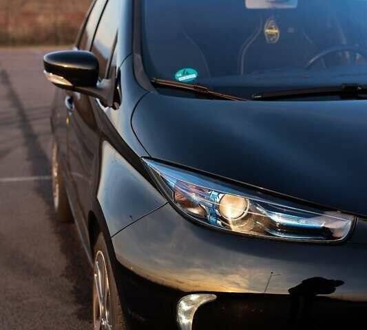 Черный Рено Зое, объемом двигателя 0 л и пробегом 110 тыс. км за 6800 $, фото 36 на Automoto.ua