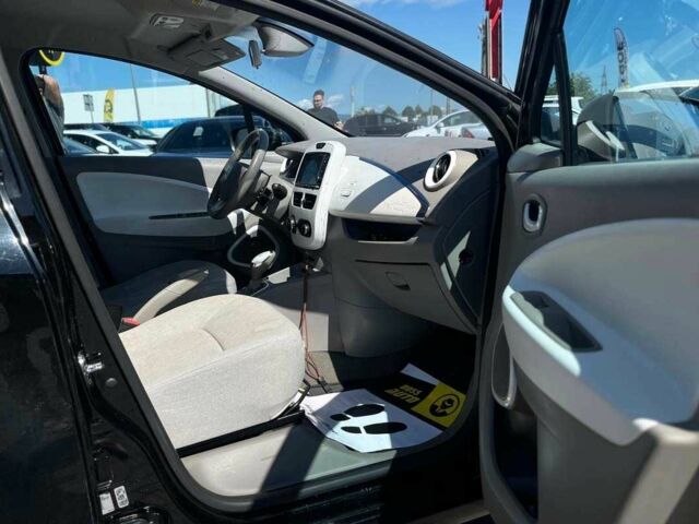 Черный Рено Зое, объемом двигателя 0 л и пробегом 113 тыс. км за 6800 $, фото 23 на Automoto.ua