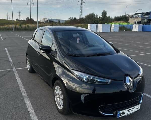 Черный Рено Зое, объемом двигателя 0 л и пробегом 120 тыс. км за 7200 $, фото 3 на Automoto.ua