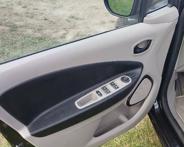 Черный Рено Зое, объемом двигателя 0 л и пробегом 59 тыс. км за 7200 $, фото 31 на Automoto.ua