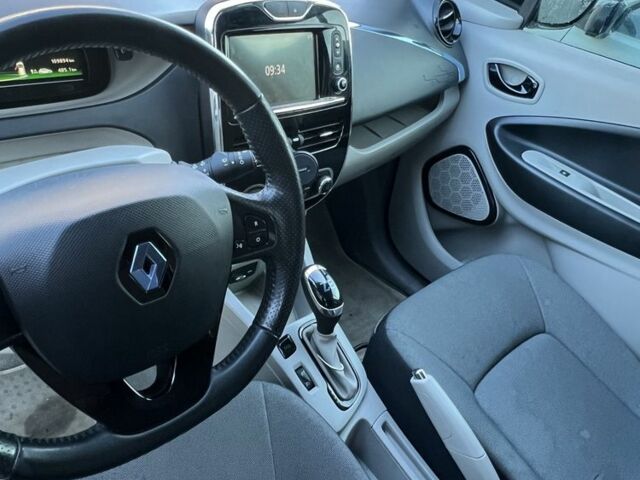 Черный Рено Зое, объемом двигателя 0 л и пробегом 109 тыс. км за 5300 $, фото 7 на Automoto.ua