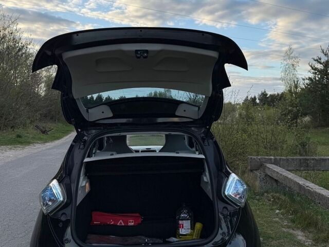 Черный Рено Зое, объемом двигателя 0 л и пробегом 170 тыс. км за 5800 $, фото 5 на Automoto.ua