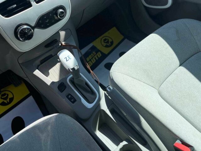 Черный Рено Зое, объемом двигателя 0 л и пробегом 113 тыс. км за 6800 $, фото 19 на Automoto.ua