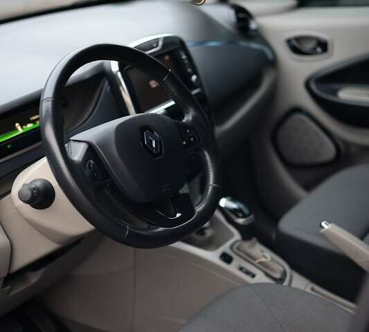 Черный Рено Зое, объемом двигателя 0 л и пробегом 110 тыс. км за 6800 $, фото 22 на Automoto.ua