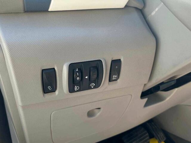 Черный Рено Зое, объемом двигателя 0 л и пробегом 113 тыс. км за 6800 $, фото 10 на Automoto.ua