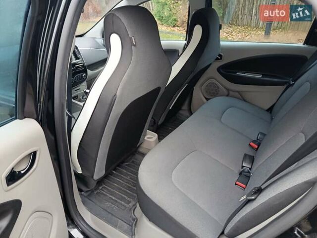 Черный Рено Зое, объемом двигателя 0 л и пробегом 96 тыс. км за 6500 $, фото 12 на Automoto.ua