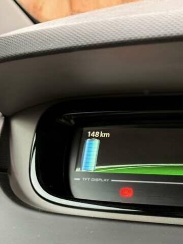 Черный Рено Зое, объемом двигателя 0 л и пробегом 96 тыс. км за 6500 $, фото 13 на Automoto.ua