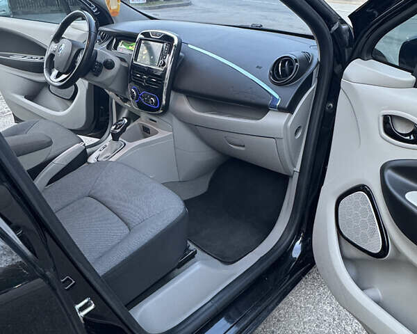 Черный Рено Зое, объемом двигателя 0 л и пробегом 90 тыс. км за 7700 $, фото 16 на Automoto.ua