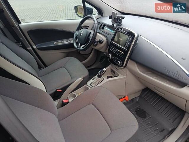 Черный Рено Зое, объемом двигателя 0 л и пробегом 96 тыс. км за 6500 $, фото 11 на Automoto.ua