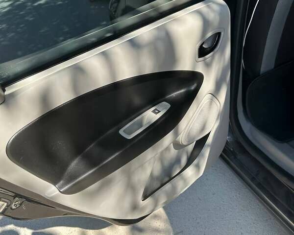 Чорний Рено Зое, об'ємом двигуна 0 л та пробігом 121 тис. км за 7000 $, фото 5 на Automoto.ua