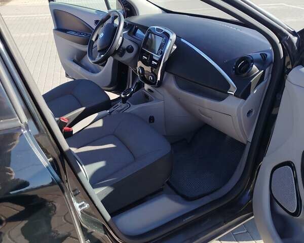 Черный Рено Зое, объемом двигателя 0 л и пробегом 68 тыс. км за 7350 $, фото 8 на Automoto.ua
