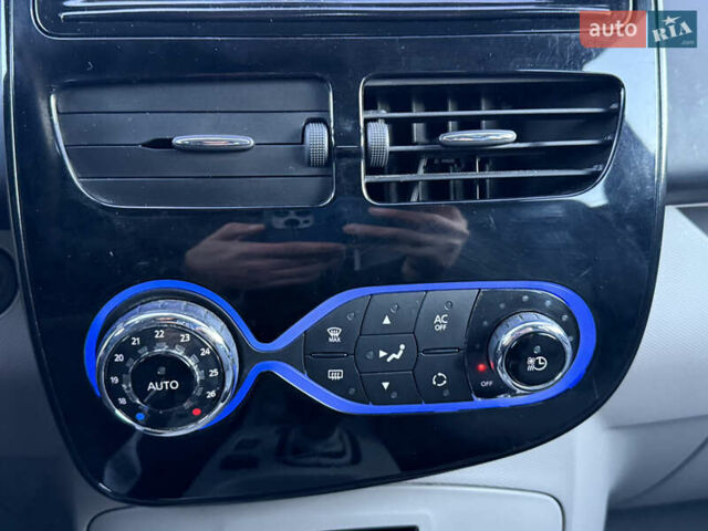 Рено Зое 2014 в Стрые на Automoto.ua Черный Рено Зое, объемом двигателя 0 л и пробегом 78 тыс. км за 6999 $, фото 48 на Automoto.ua