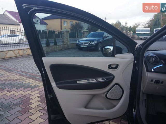 Черный Рено Зое, объемом двигателя 0 л и пробегом 83 тыс. км за 7100 $, фото 24 на Automoto.ua