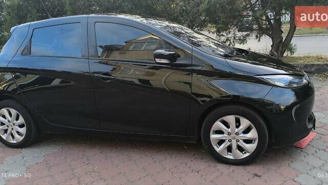 Черный Рено Зое, объемом двигателя 0 л и пробегом 64 тыс. км за 7350 $, фото 7 на Automoto.ua