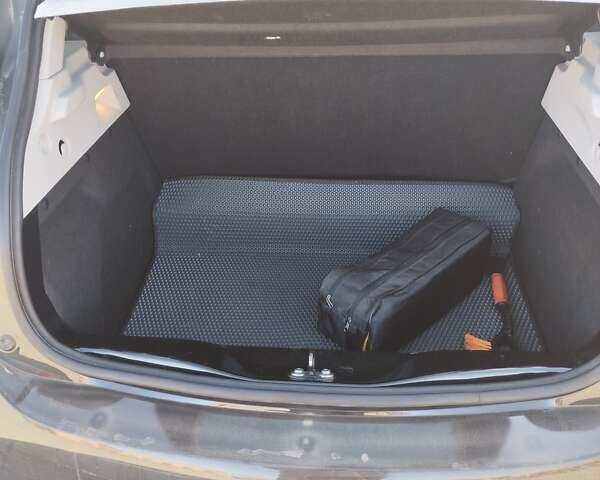 Черный Рено Зое, объемом двигателя 0 л и пробегом 68 тыс. км за 7350 $, фото 6 на Automoto.ua