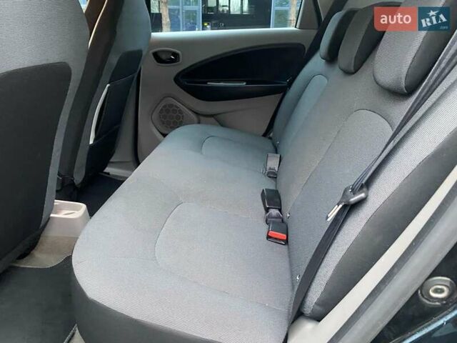 Черный Рено Зое, объемом двигателя 0 л и пробегом 103 тыс. км за 5800 $, фото 19 на Automoto.ua