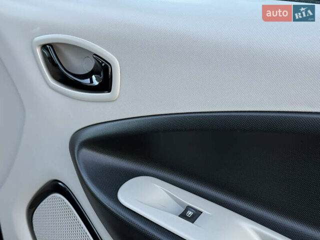 Рено Зое 2014 в Стрые на Automoto.ua Черный Рено Зое, объемом двигателя 0 л и пробегом 78 тыс. км за 6999 $, фото 32 на Automoto.ua